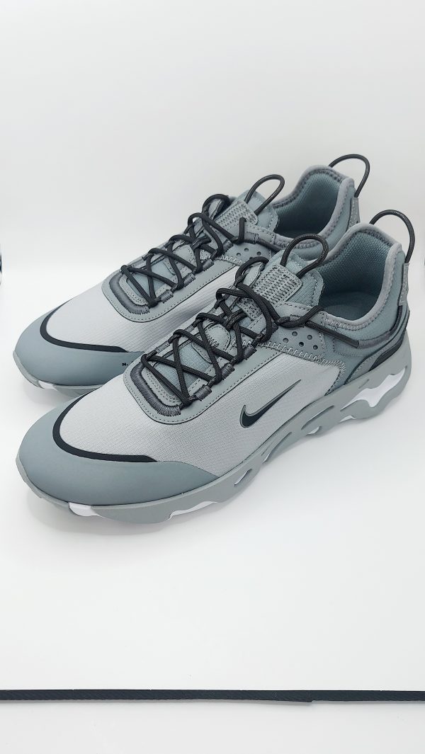 20240422_173857 NIKE REACT LIVE SE