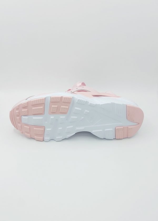 20240422_180924 NIKE AIR HUARACHE