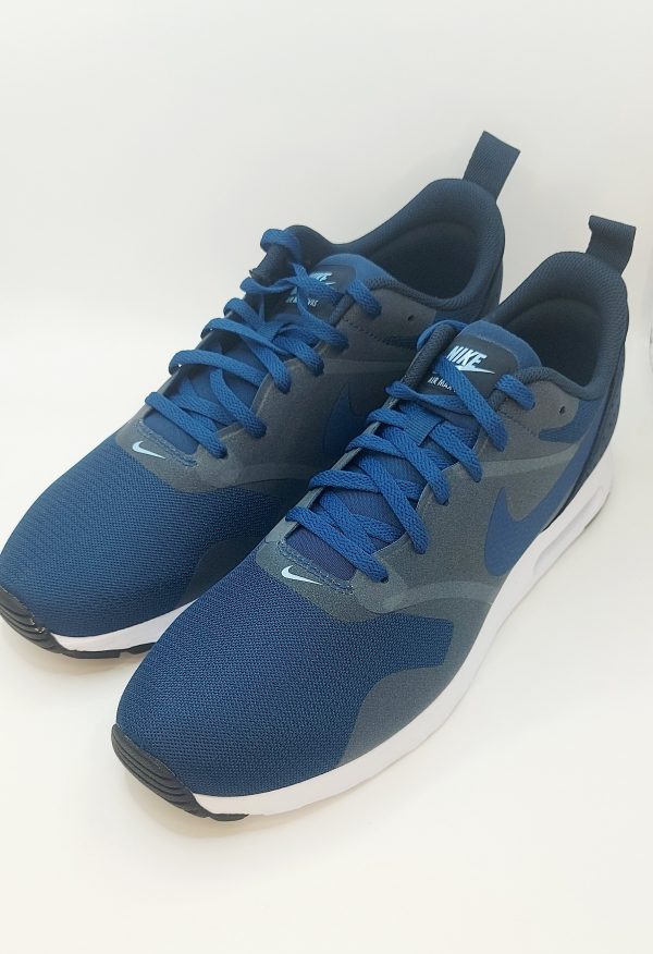 NIKE AIR MAX TAVAS