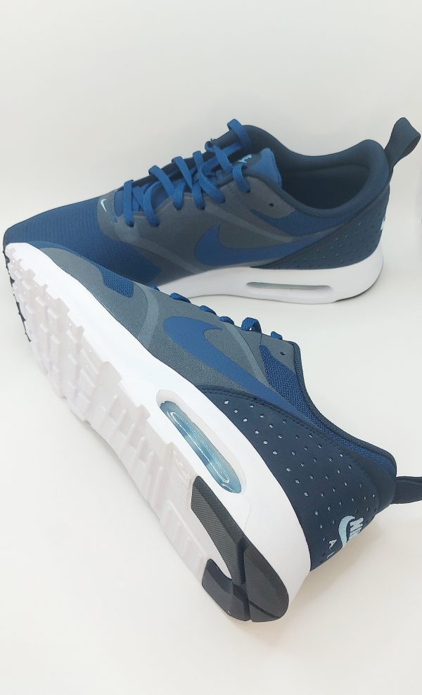 NIKE AIR MAX TAVAS