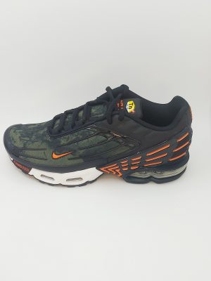 NIKE AIR MAX PLUS 3