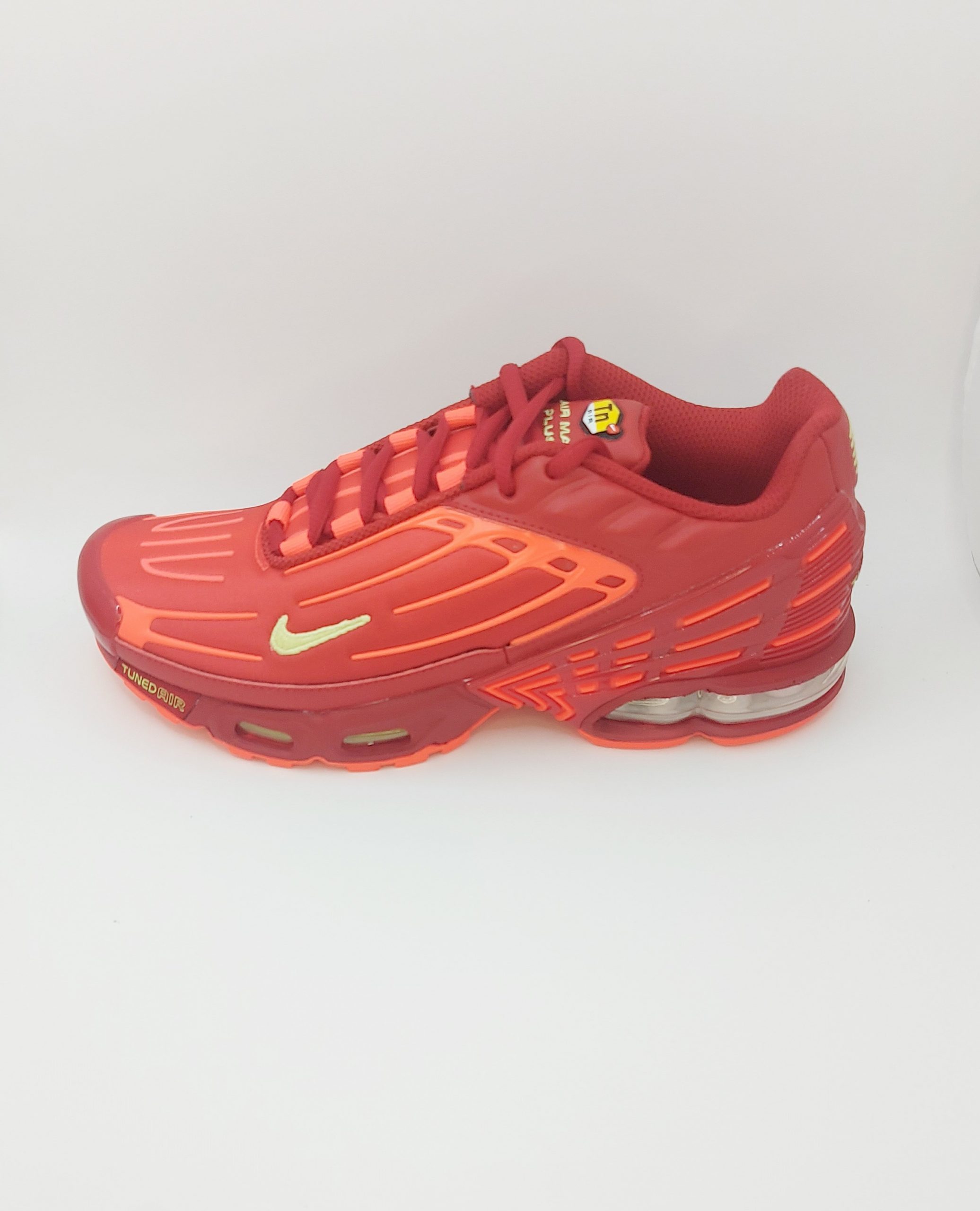 NIKE AIR MAX PLUS 3