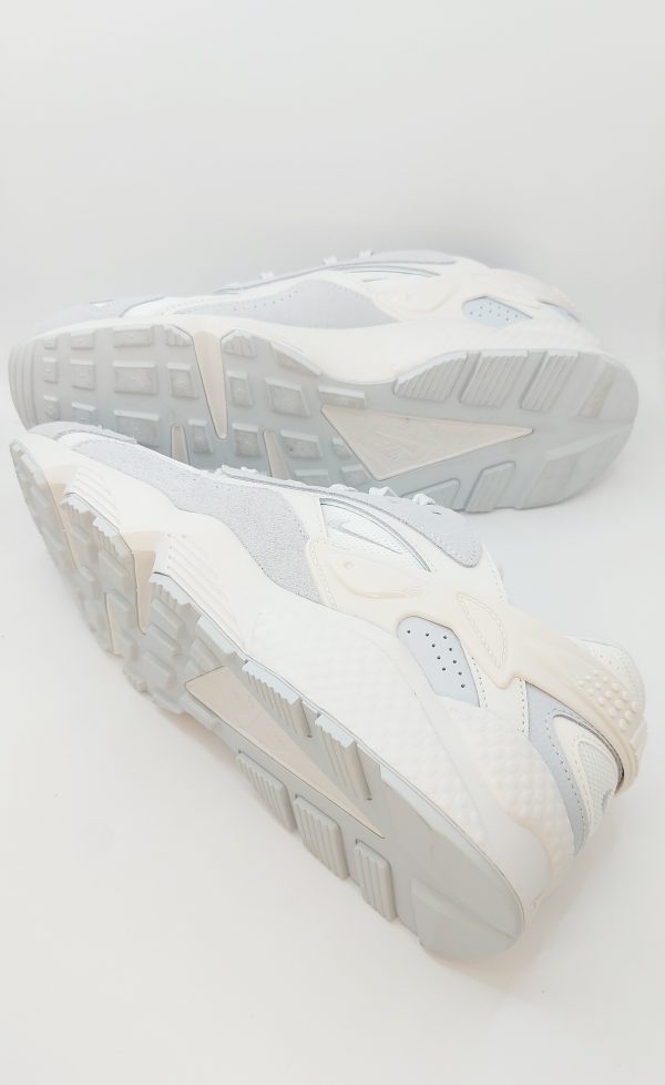 20240423_161856 NIKE AIR HUARACHE RUNNER