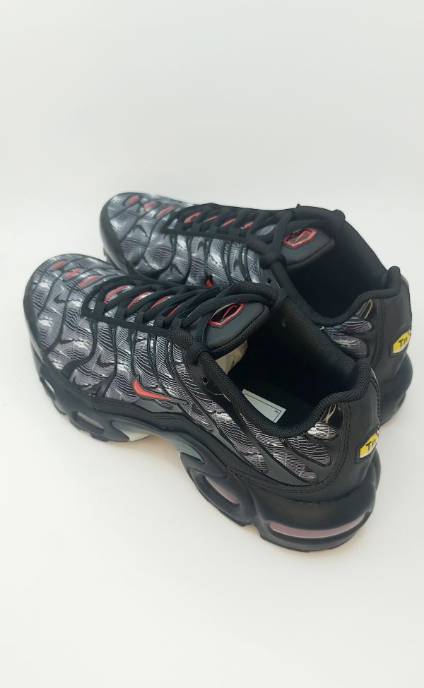 20240423_174954 NIKE AIR MAX PLUS